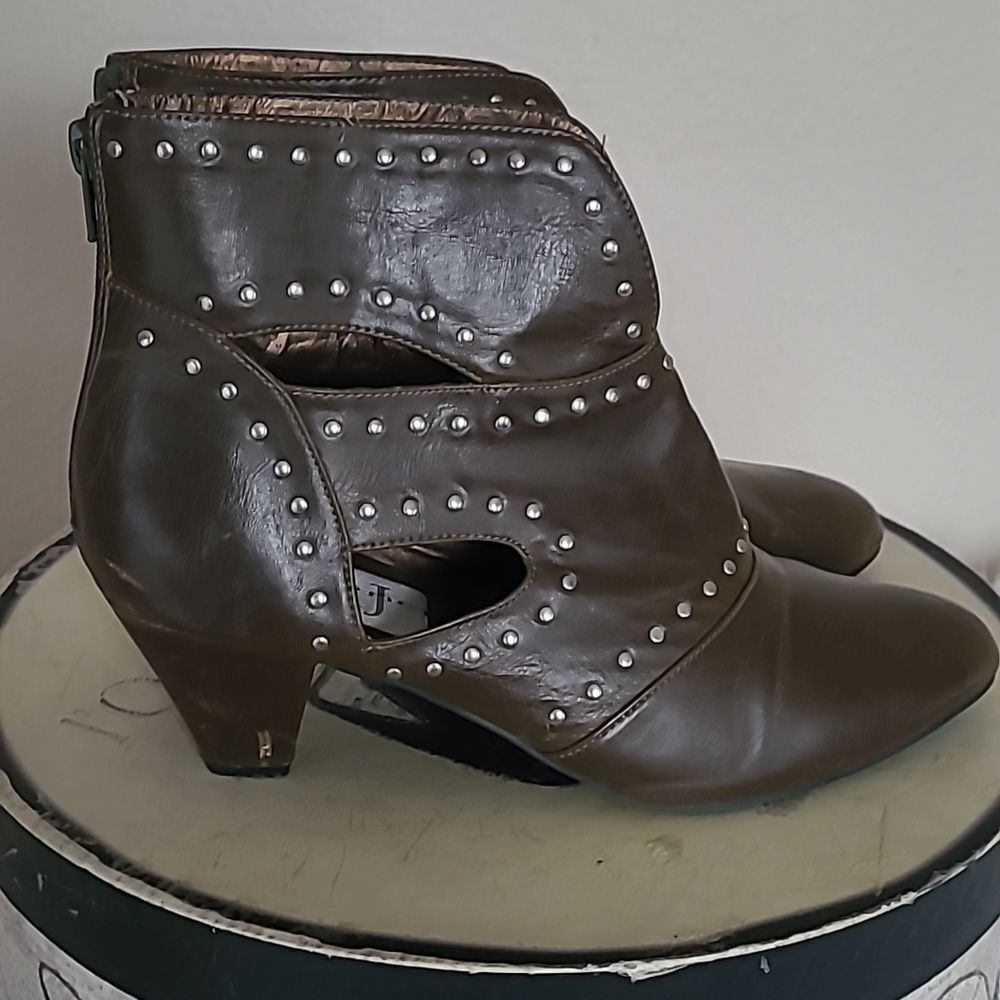 Vegan Leather cut out ankel boots - Picture 8 of 13